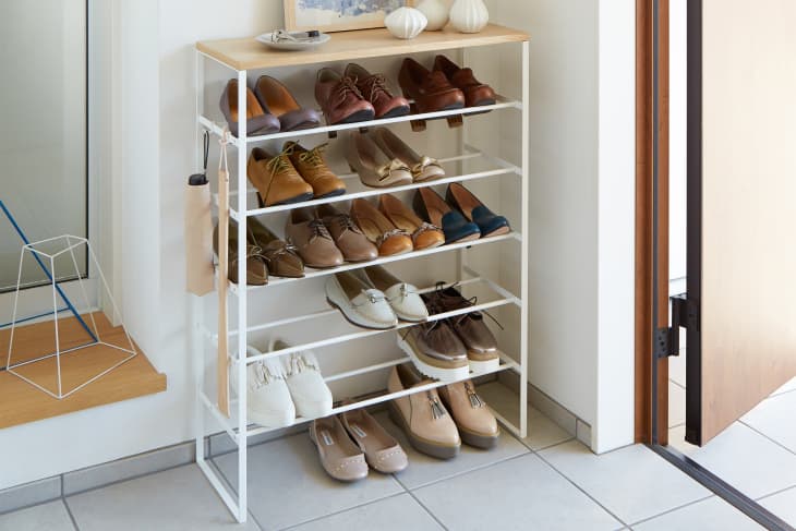 Entryway table store with shoe rack